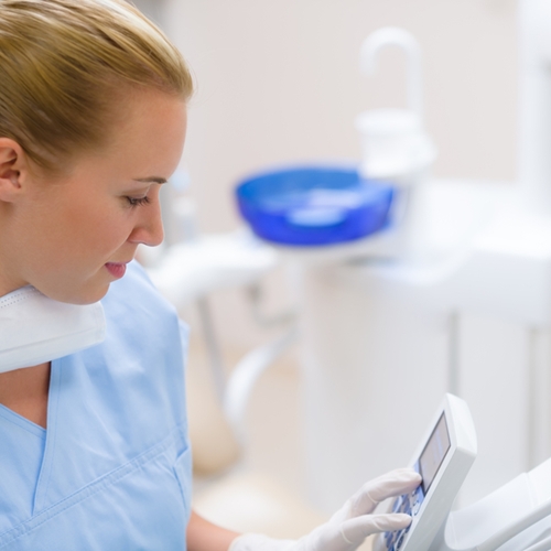 The Major Benefits of Client Management Software in Dental Labs and Offices